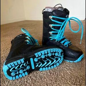 Snowboarding boots size 8.5
